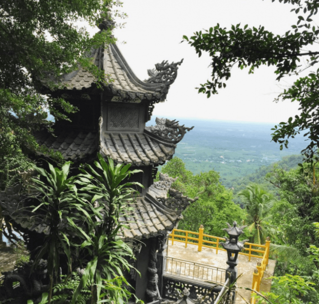 Cho thuê xe du lịch 4 7 9 16 29 45 chỗ đi Núi Chứa Chan Gia Lào